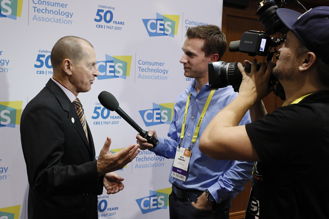 Gary Shapiro, Präsident und CEO des Messeausrichters CTA, im Interview bei der "CES Unveiled" in Las Vegas. (Foto: Consumer Technology Association, CTA)