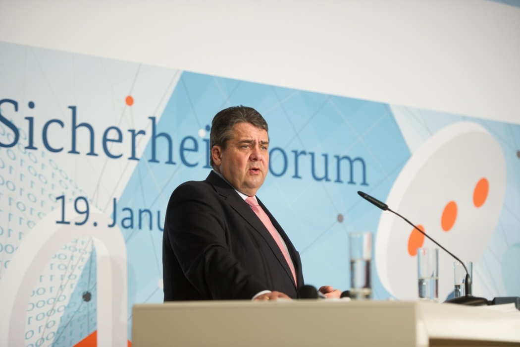 Sigmar Gabriel, Bundesminister für Wirtschaft und Energie, beim IT-Sicherheitsforum (Foto: BMWi/Maurice Weiss)