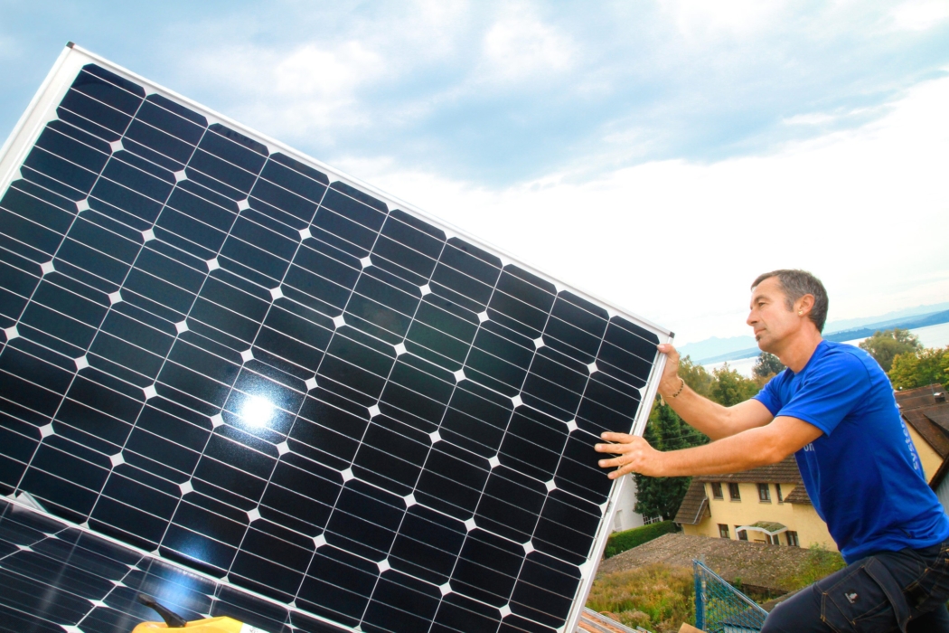 Mit Eigenen Veranstaltungen Können Handwerksbetriebe, Unternehmen Und Regionale Initiativen Vor Ort Für Den Umstieg Auf Solarenergie, Holzpellets Und Wärmepumpe Werben. (foto: Bsw-solar / Woche Der Sonne Und Pellets)