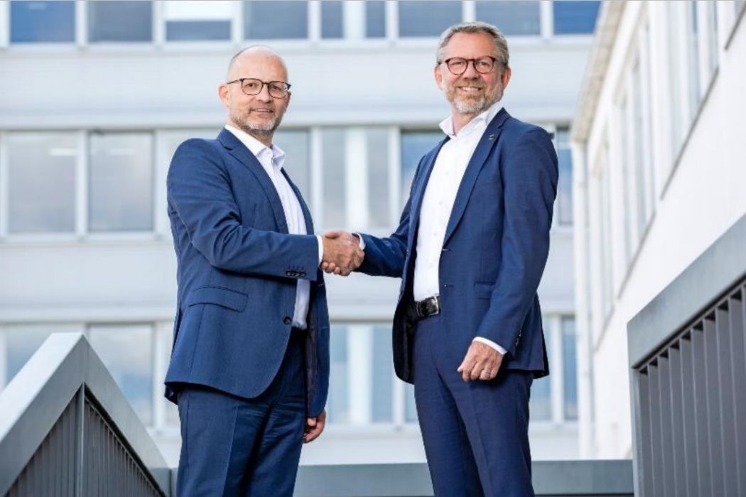 Heiko Pott (l.) wird zum Jahresende als CFO der Blanc & Fischer Familienholding Nachfolger von Benno 
Rudolf.
Foto: Blanc + Fischer