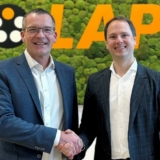 Matthias Lapp (rechts) übergibt seine Rolle als CEO EMEA an Michael Seddig. (Foto: Lapp)